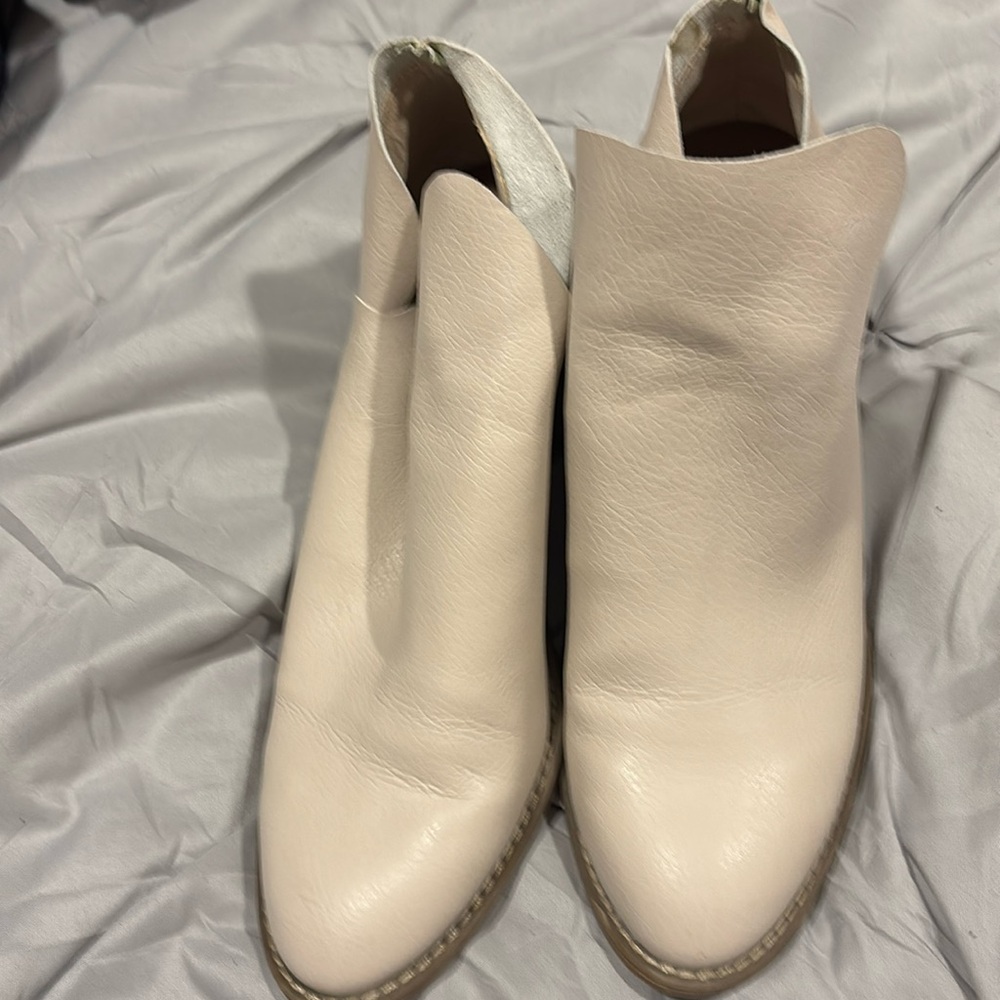 Universal thread off white ankle boots good condition size 10 2 in heel